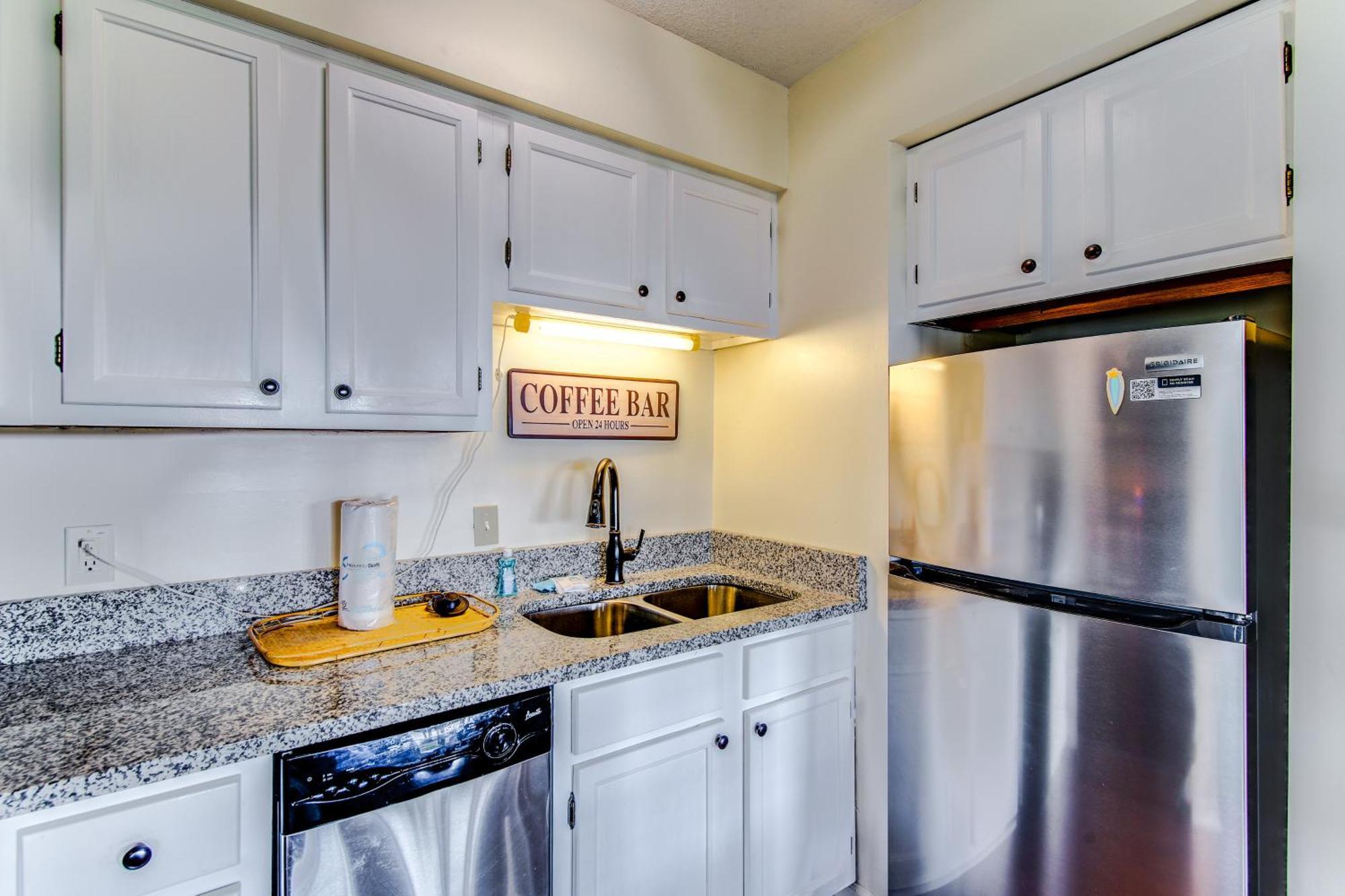 Gatlinburg Mountaintop Condo With Balcony And Views! Exterior photo